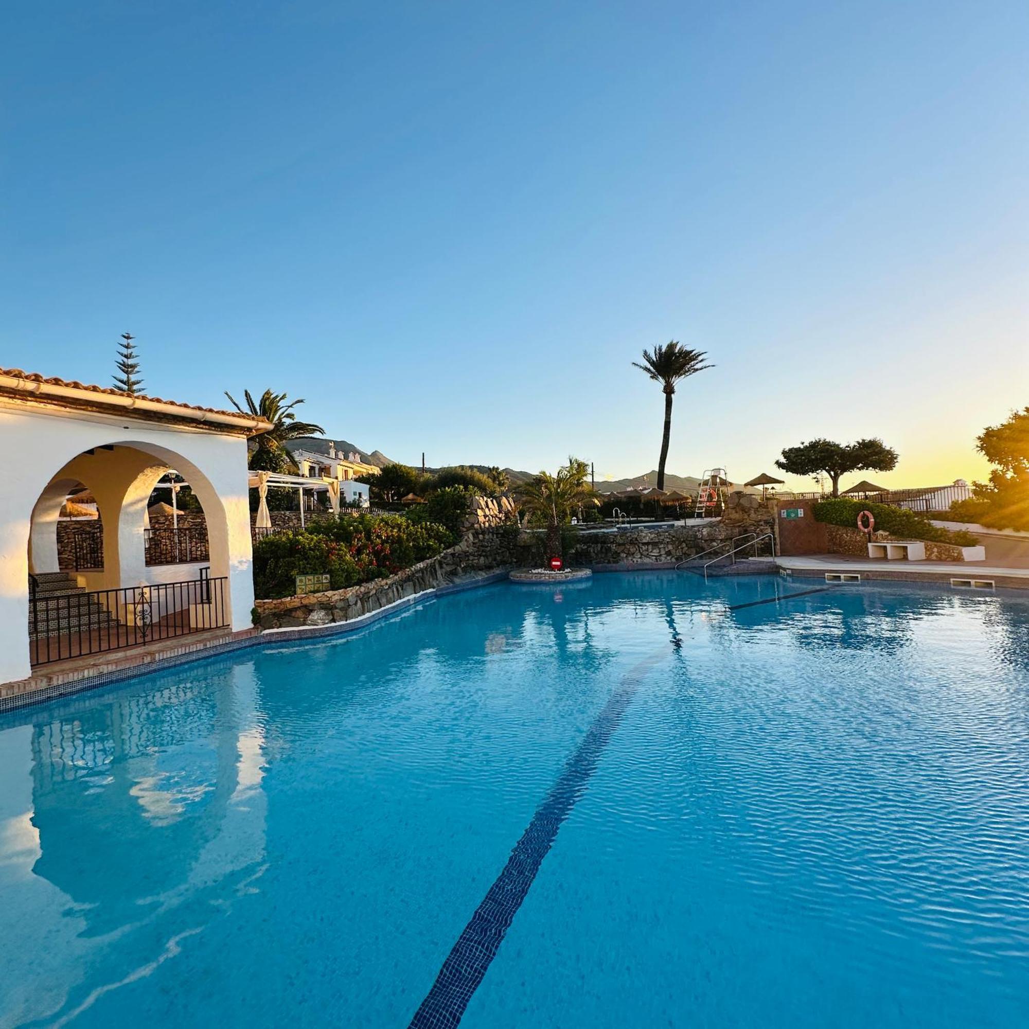 Right By The Pool Area In Capistrano Village! Nerja Luaran gambar